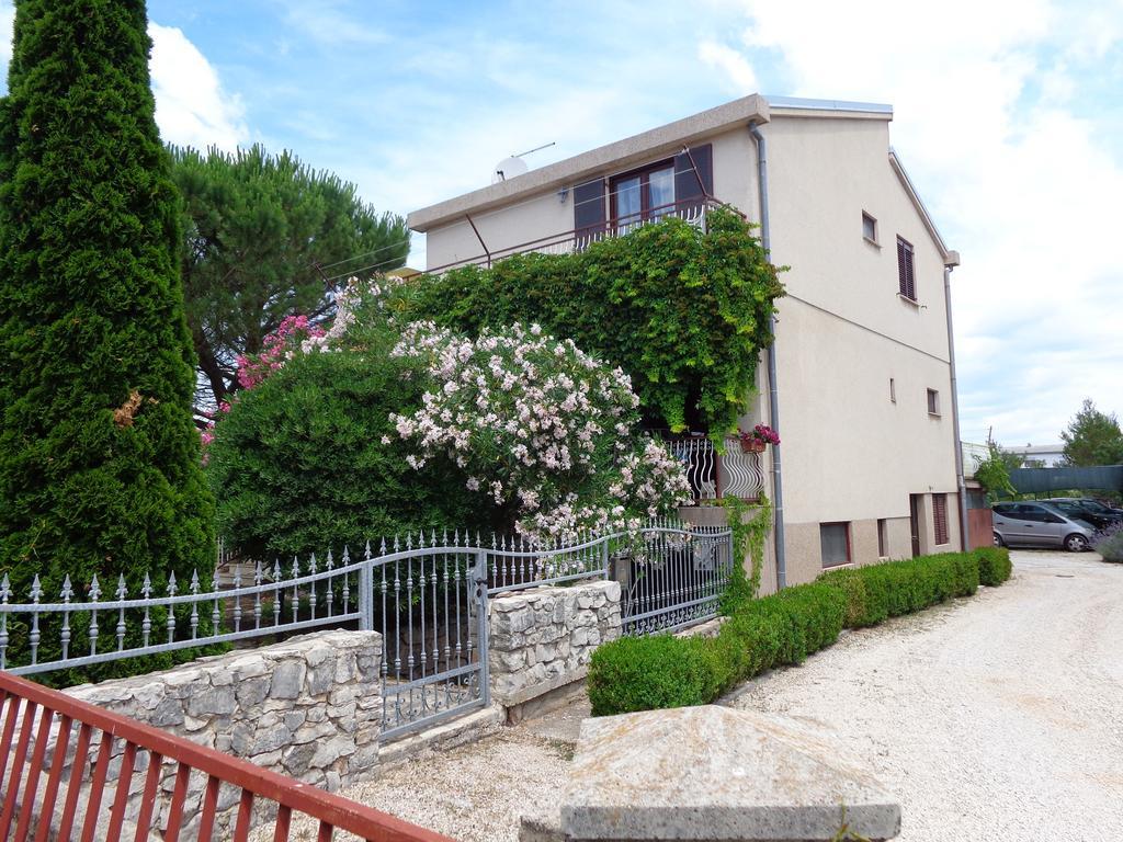 I & S Apartments Vodice Exterior photo